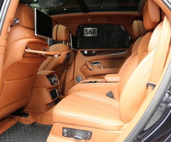 Bentley Bentayga First Edition 2016 - Bentley Bentayga First Edition, model 2016, màu bạc, nhập khẩu nguyên chiếc