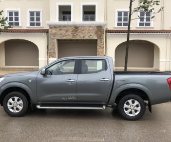 Nissan Navara E 2.5MT 2017 - Gia đình bán Nissan Navara E 2017, màu xám, nhập khẩu, mới 99%