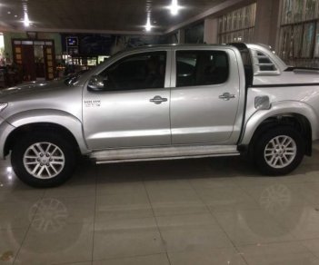 Toyota Hilux 2012 - Bán Toyota Hilux đời 2012, màu bạc