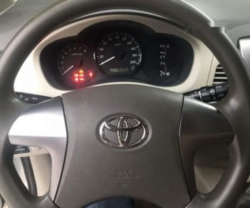Toyota Innova 2014 - Cần bán lại xe Toyota Innova đời 2014, màu bạc như mới