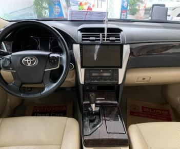 Toyota Camry 2.0E 2015 - Bán Toyota Camry 2.0E đời 2015, ĐK 2016, màu đen, đẳng cấp