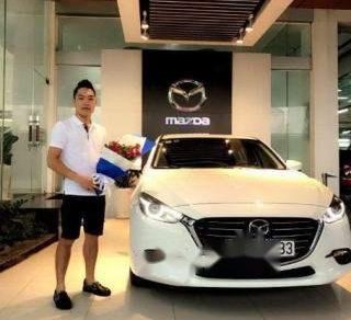 Mazda 3  2.0 Facelift   2017 - Bán xe Mazda 3 2.0 Facelift năm 2017, màu trắng chính chủ, giá 710tr