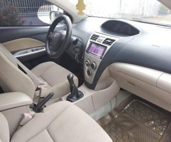 Toyota Vios 2010 - Cần bán xe Toyota Vios sản xuất 2010, màu bạc còn mới