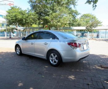 Chevrolet Cruze LT 1.8 MT 2010 - Bán ô tô Chevrolet Cruze LT 1.8 MT sản xuất 2010, màu bạc  