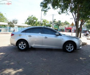 Chevrolet Cruze LT 1.8 MT 2010 - Bán ô tô Chevrolet Cruze LT 1.8 MT sản xuất 2010, màu bạc  