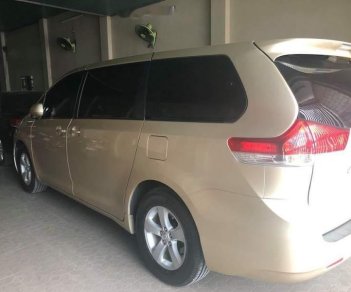 Toyota Sienna 2.4 2010 - Cần bán lại xe Toyota Sienna sản xuất 2010, màu vàng, xe nhập chính chủ