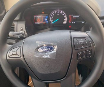 Ford Everest Ambiente MT, AT  2018 - Giao ngay, đủ màu Ford Everest Ambiente MT, AT 2019 năm 2018, xe nhập, 900 triệu