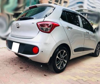 Hyundai Grand i10 2017 - Cần bán xe I10 Hatbach phom mới, sx 2017, số tự động, màu bạc full