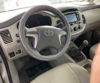 Toyota Innova 2015 - Cần bán xe Toyota Innova năm sản xuất 2015, màu bạc