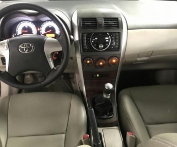 Toyota Corolla altis 1.8MT 2013 - Cần bán Toyota Corolla altis 1.8MT đời 2013, màu bạc, giá 536tr