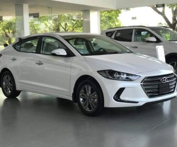 Hyundai Elantra  1.6 MT 2018 - Bán Hyundai Elantra 2018, màu trắng