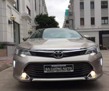 Toyota Camry  2.0E 2016 - Bán Toyota Camry 2.0E sản xuất 2016, màu vàng giá cạnh tranh