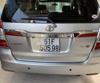 Toyota Innova 2015 - Cần bán xe Toyota Innova năm sản xuất 2015, màu bạc