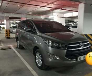 Toyota Innova 2018 - Cần bán gấp Toyota Innova năm 2018, màu xám, 700 triệu