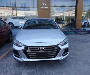 Hyundai Elantra E sport 1.6L turbo 2018 - Bán xe Hyundai Elantra E sport 1.6L turbo, màu bạc năm 2018