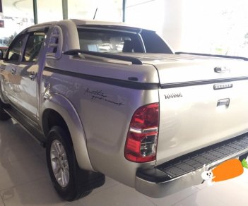 Toyota Hilux 3.0G MT 2013 - Cần bán xe Toyota Hilux 3.0G MT năm 2013, màu bạc, xe đẹp nguyên zin