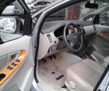 Toyota Innova G 2011 - Bán xe Toyota Innova G màu ghi bạc số sàn, SX cuối 2011, BS 29A