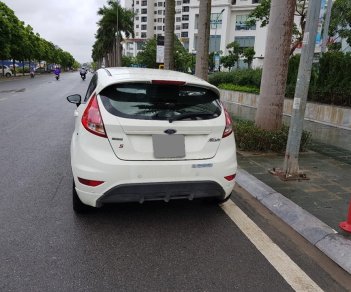 Ford Fiesta 1.5AT 2016 - Cho ra đi em Ford Fiesta 1.5AT 2016 màu trắng, 5 cửa, đẹp hoàn hảo