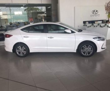 Hyundai Elantra  1.6 AT  2018 - Bán ô tô Hyundai Elantra 1.6 AT năm sản xuất 2018, 200tr