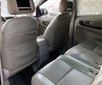 Toyota Innova 2015 - Cần bán xe Toyota Innova năm sản xuất 2015, màu bạc