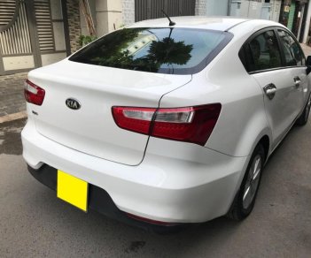 Kia Rio 2016 - Gia đình cần bán xe Kia Rio 2016, số tự động, màu trắng, xe còn mới tinh