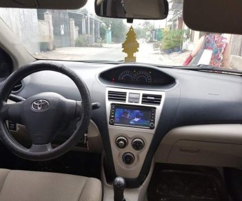 Toyota Vios 2010 - Cần bán xe Toyota Vios sản xuất 2010, màu bạc còn mới