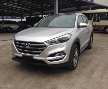 Hyundai Tucson 2.0AT 2018 - Bán Hyundai Tucson 2.0AT đặc biệt 2018, màu bạc xe giao ngay, LH 0984545919