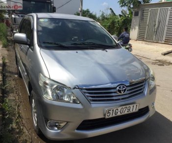 Toyota Innova 2.0E 2013 - Cần bán gấp Toyota Innova 2.0E đời 2013, màu bạc chính chủ 