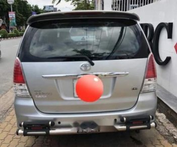 Toyota Innova    2010 - Bán Toyota Innova đời 2010, màu bạc xe gia đình