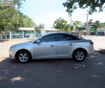 Chevrolet Cruze LT 1.8 MT 2010 - Bán ô tô Chevrolet Cruze LT 1.8 MT sản xuất 2010, màu bạc  