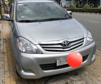 Toyota Innova    2010 - Bán Toyota Innova đời 2010, màu bạc xe gia đình