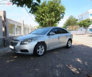 Chevrolet Cruze LT 1.8 MT 2010 - Bán ô tô Chevrolet Cruze LT 1.8 MT sản xuất 2010, màu bạc  