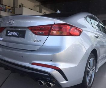 Hyundai Elantra E sport 1.6L turbo 2018 - Bán xe Hyundai Elantra E sport 1.6L turbo, màu bạc năm 2018