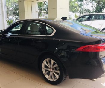 Jaguar XF 2018 - Bán xe Jaguar XF Prestige màu đen, lh 0938302233 xe 2018, giao ngay tặng bảo dưỡng, bảo hành