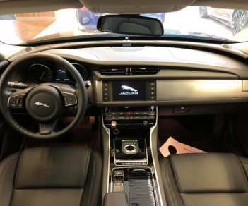 Jaguar XF 2018 - Bán xe Jaguar XF Prestige màu đen, lh 0938302233 xe 2018, giao ngay tặng bảo dưỡng, bảo hành