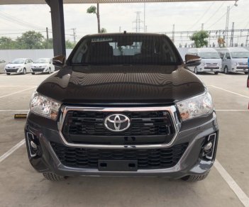 Toyota Hilux 2.4 AT (4X2) 2018 - Bán Toyota Hilux 2.4 AT (4X2) đời 2019, màu xám (ghi), nhập khẩu nguyên chiếc