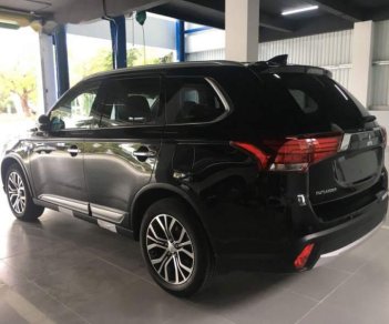 Mitsubishi Outlander  2.4L 2018 - Bán xe Mitsubishi Outlander 2.4L năm 2018, màu đen