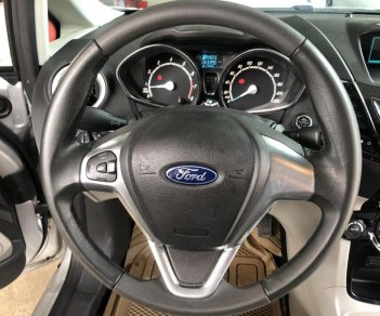 Ford Fiesta 1.5AT Titanium 2015 - Bán Ford Fiesta 1.5AT Titanium màu bạc 2015, full options xe cực mới