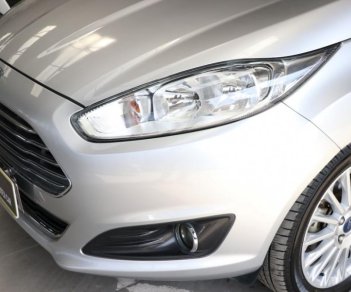 Ford Fiesta 1.5AT 2015 - Bán Ford Fiesta 1.5AT năm 2015, màu bạc