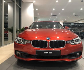 BMW 3 Series 320i 2018 - Cần bán BMW 320i sản xuất 2018, màu cam, nhập khẩu 100%, giá tốt, khuyến mãi nhiều nhất