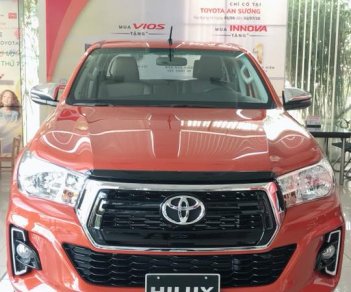 Toyota Hilux 2018 - Bán ô tô Toyota Hilux đời 2018, màu cam, nhập khẩu, xe giao ngay, giá tốt nhất miền Nam