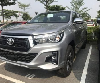 Toyota Hilux 2.8AT (4x4) 2018 - Bán Toyota Hilux sản xuất năm 2018, màu bạc, xe nhập