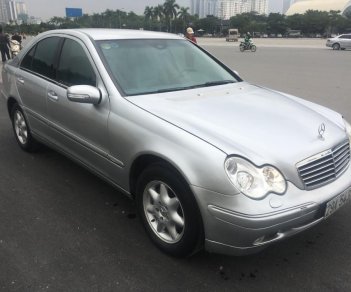 Mercedes-Benz C class C200 2004 - Bán xe Mercedes-Benz C class năm 2004 màu bạc, giá chỉ 225 triệu