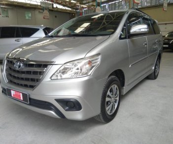 Toyota Innova 2.0E 2016 - Bán xe Toyota Innova 2.0E 2016, màu bạc còn quá mới