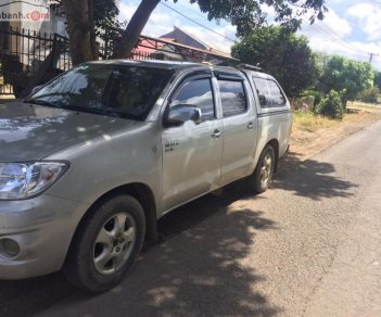 Toyota Hilux 2010 - Cần bán gấp Toyota Hilux sản xuất 2010, màu bạc, xe nhập chính chủ, giá 320tr