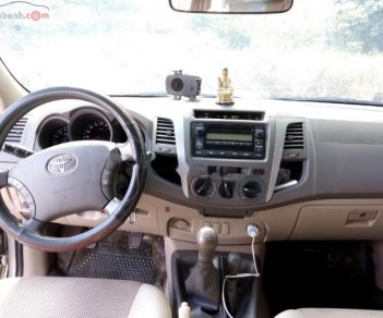 Toyota Hilux 3.0G 4x4 MT 2010 - Bán Toyota Hilux 3.0G 4x4 MT năm sản xuất 2010, màu bạc, xe nhập giá cạnh tranh