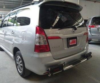 Toyota Innova 2.0E 2016 - Bán xe Toyota Innova 2.0E 2016, màu bạc còn quá mới