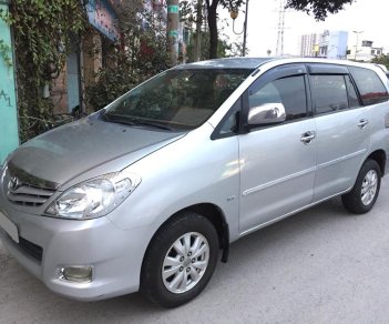 Toyota Innova mt 2009 - Bán em Toyota Innova 2009 số sàn, màu bạc, xe rất đẹp nhé