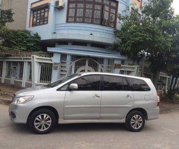 Toyota Innova E 2016 - Bán Inonova 2.0E chính chủ đứng bán, SX cuối 2016 biển Hà Nội