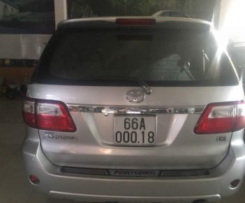 Toyota Fortuner 2010 - Cần bán Toyota Fortuner năm 2010, màu bạc xe gia đình 